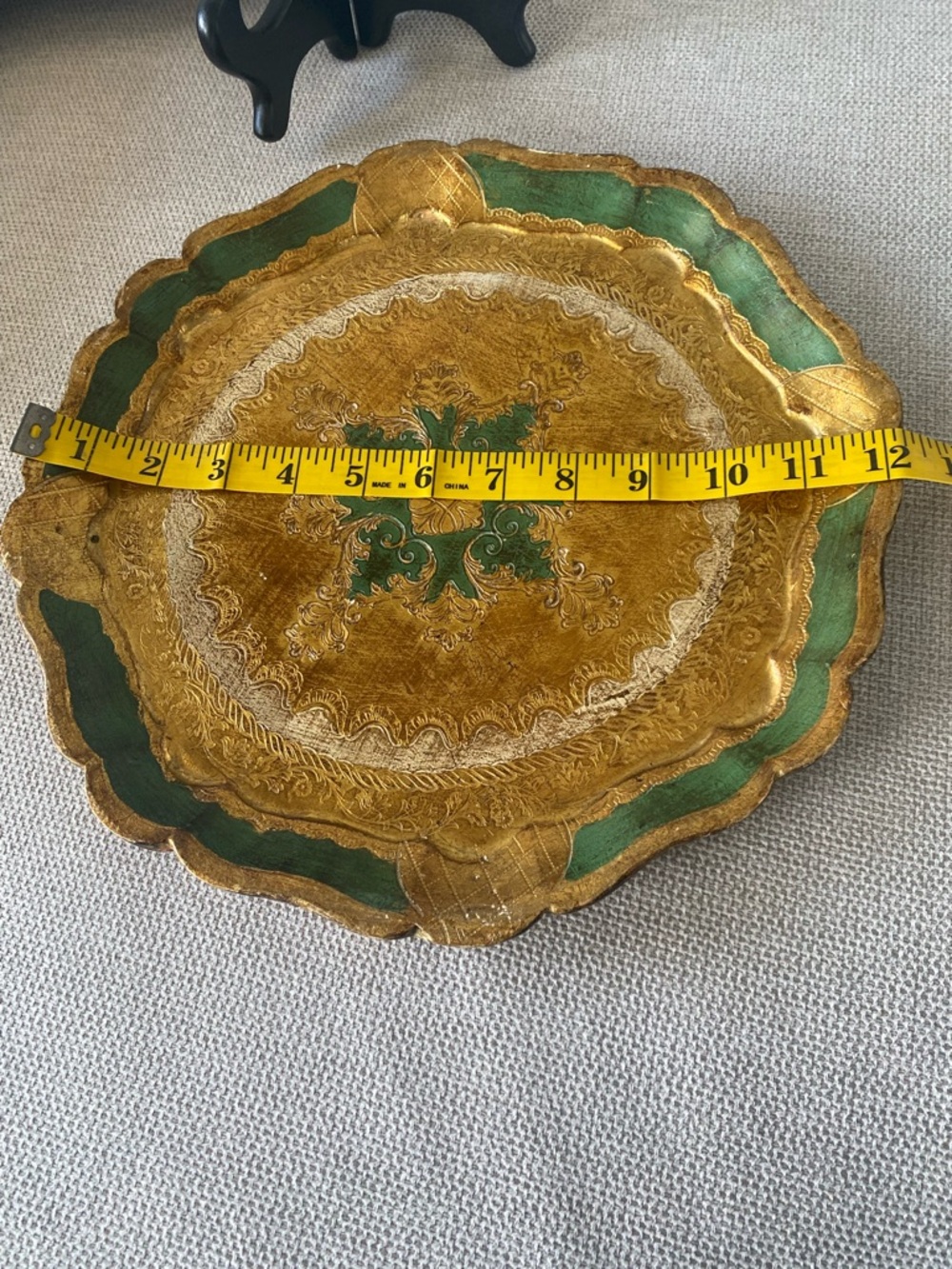 Vintage Florentine Plate. Made in Italy. Green and Gold. Approximately 12”. - Picture 2 of 9